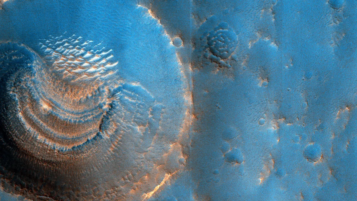 NASA encontra formas misteriosas dentro de crateras em Marte