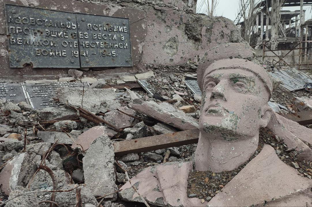 Russia scrubs Mariupol's Ukraine identity, builds on death