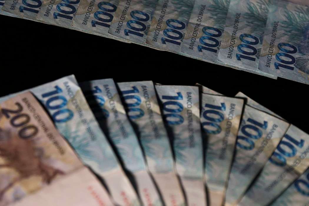 Congresso aprova salário mínimo de R$ 1320, com ganho acima da inflação | O TEMPO