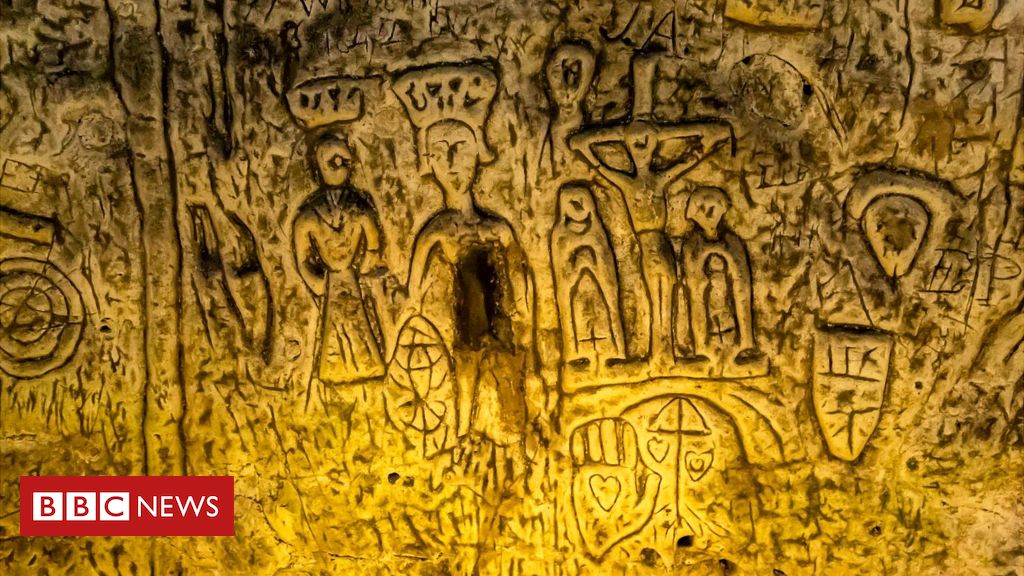 A misteriosa caverna britânica com desenhos que intrigam historiadores há 3 séculos - BBC News Brasil