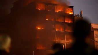 Incêndio em prédios na 25 de Março traz à tona riscos em edifícios no centro de São Paulo