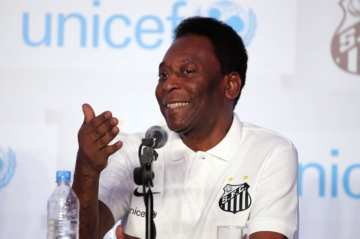 Santos descobre que Pelé nunca quis aposentar a camisa 10 | Metrópoles