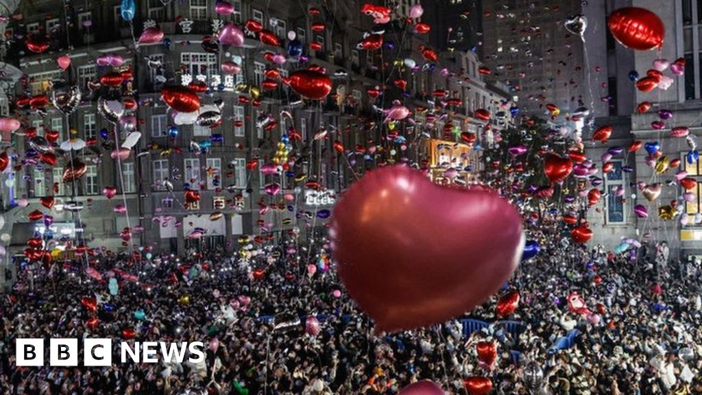 New Year: Countries around the world celebrate after Covid lull