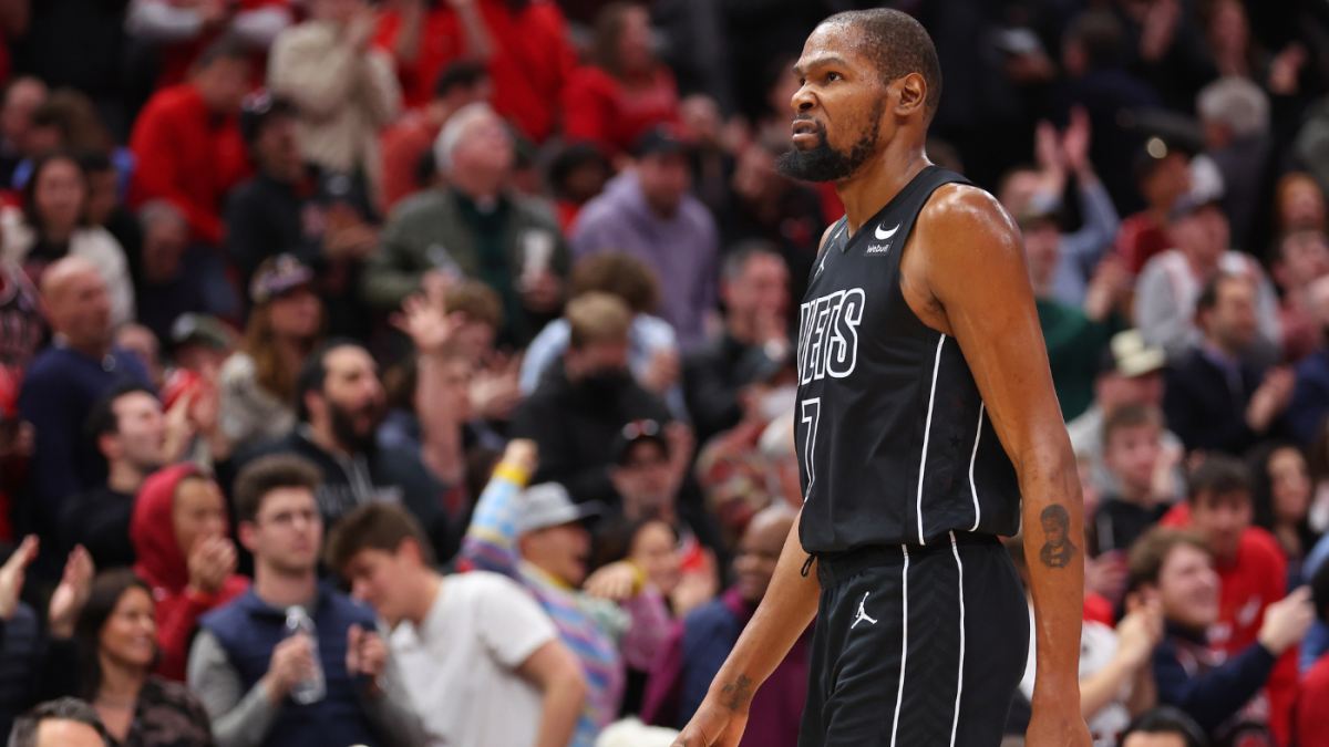Kevin Durant injury update: Nets star leaves game vs. Heat with right knee issue; MRI set for Monday