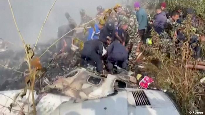 Queda de avião mata cerca de 70 pessoas no Nepal - ISTOÉ DINHEIRO