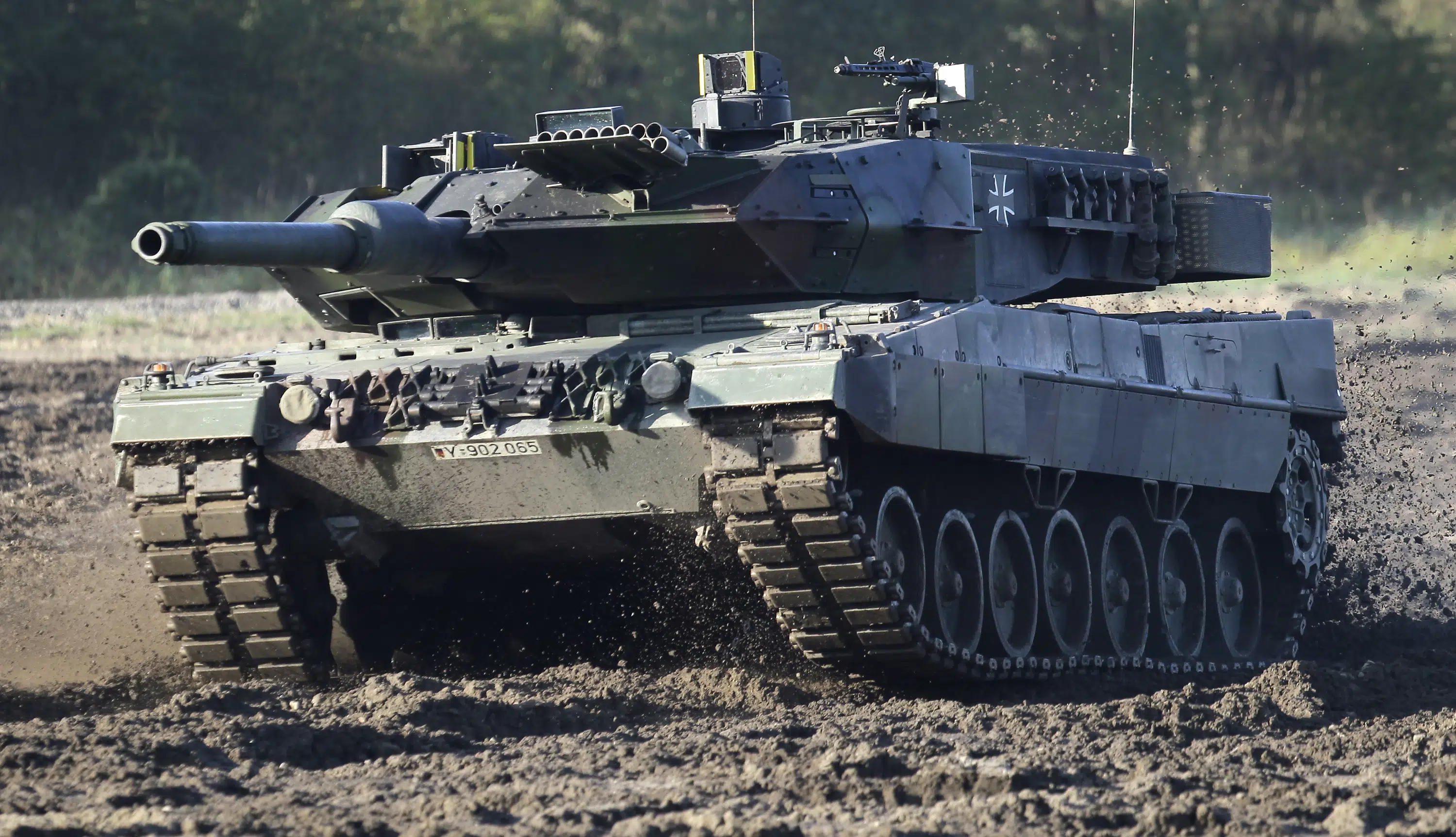 Poland pushes for more tanks for Kyiv, will seek German OK