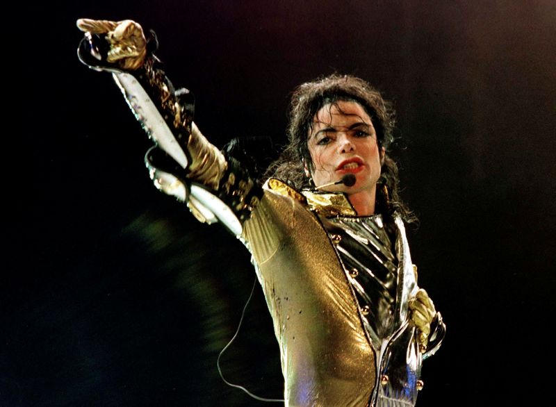 Sobrinho de Michael Jackson interpretará o “Rei do Pop” em cinebiografia - ISTOÉ DINHEIRO