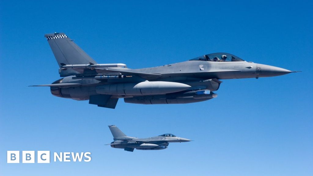 Ukraine war: Western allies send Kyiv mixed messages on war planes