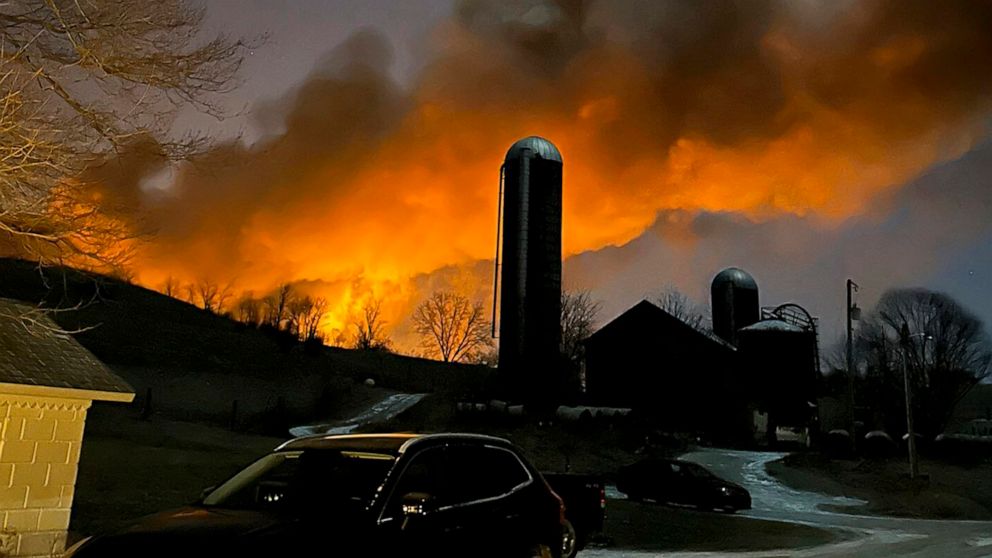 Train derails, goes up in flames in Ohio, causes half of town to evacuate