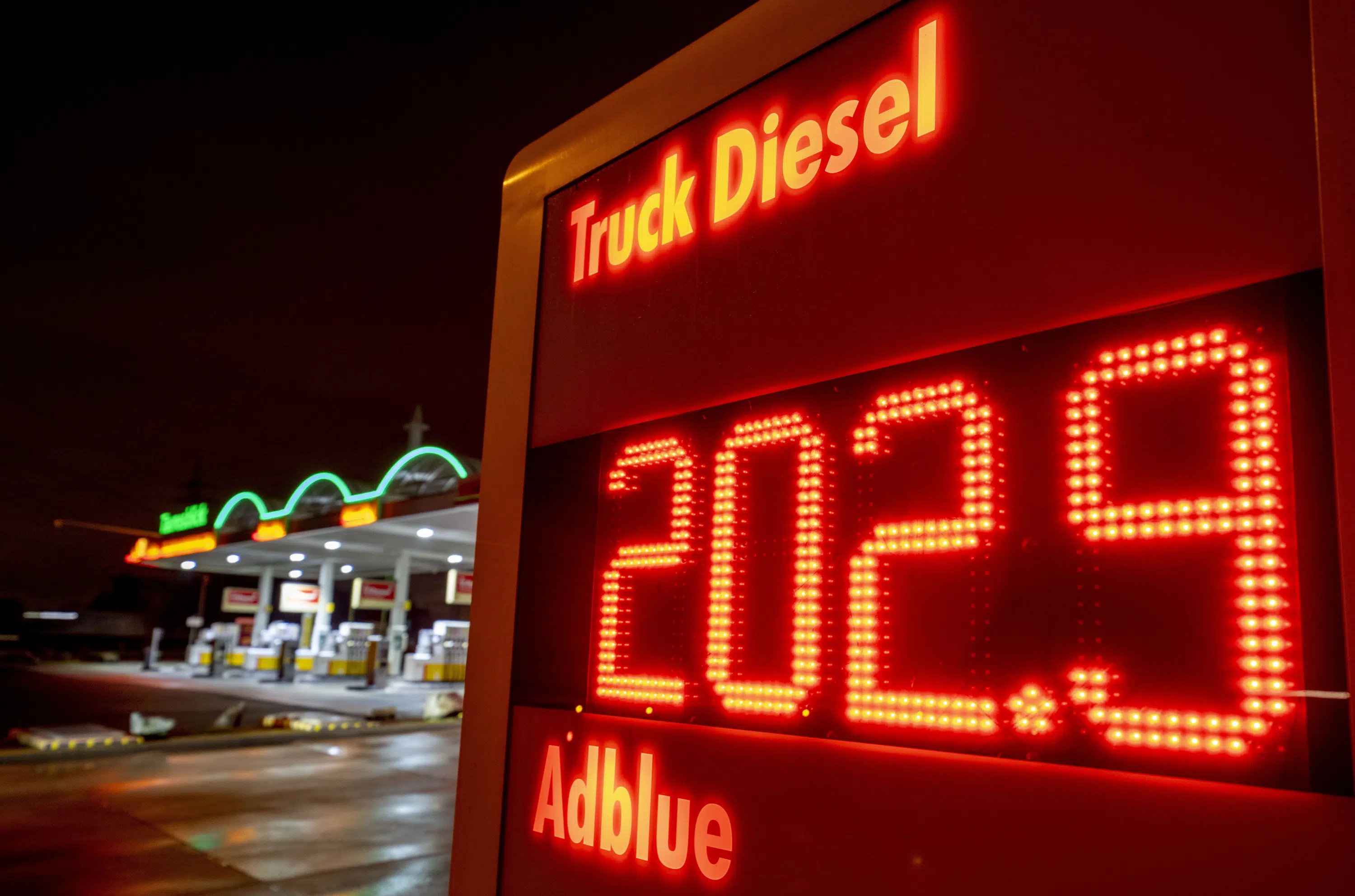 How will EU ban and West's price cap on Russian diesel work?