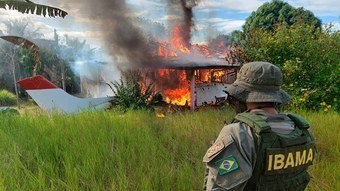 Ibama inicia destruição de equipamentos usados por garimpeiros em Roraima